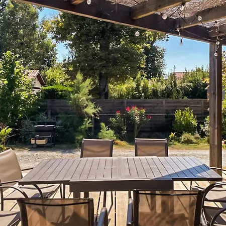 Hébergement de vacances Superbe Maison Avec Piscine Andernos-les-Bains
